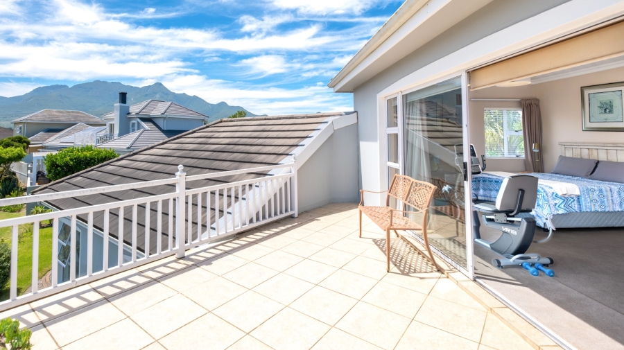 3 Bedroom Property for Sale in Kingswood Golf Estate Western Cape